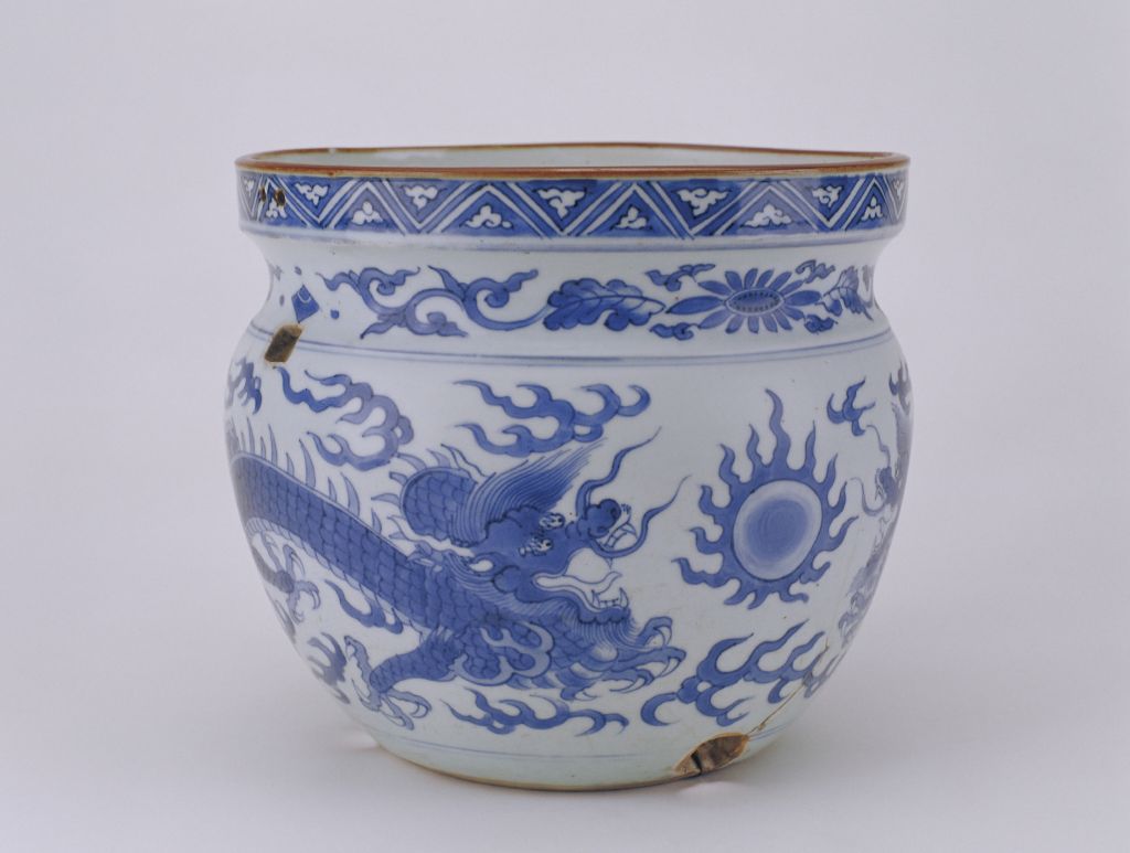 青花云龙纹炉全形之三